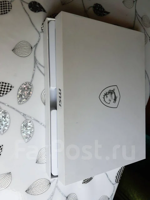 MSI Prestige 14. 14", 4,2����, ��� 16 ��, WiFi: 1, Bluetooth: 1, ����������� �� 10��. ����