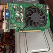 GeForce GT 220 ����