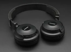 Koss BT330i ����