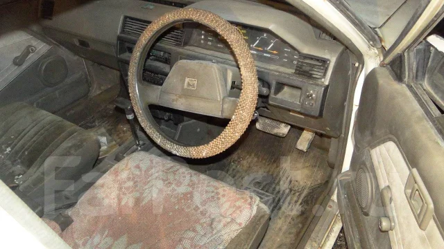Nissan Bluebird. �������, ��������, 1.6 (90��.�.), ������, 300����. �� ����