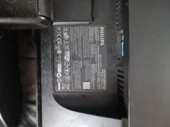 Philips. 17" ����