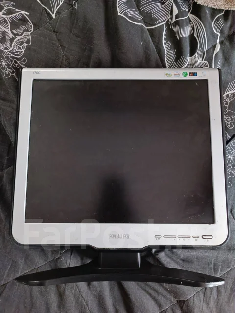 Philips. 17" ����