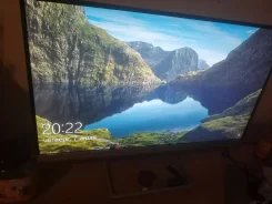 HP. 21.9" ����