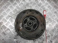 ������� Volkswagen Golf 2000 39207976 032141032B ����