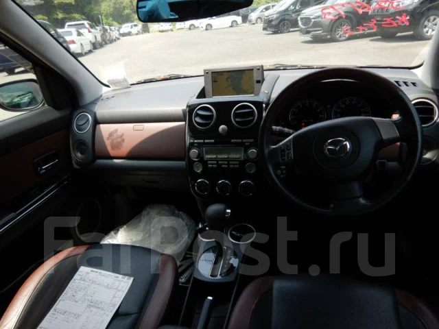 Mazda Verisa. DC5W, ZYVE ����