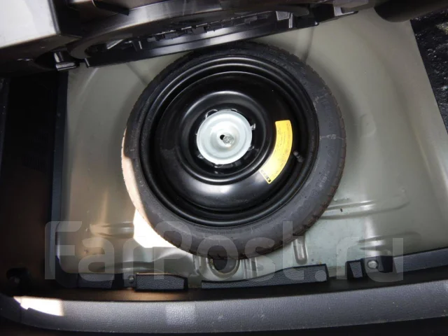 Mazda Verisa. DC5W, ZYVE ����