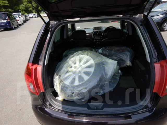 Mazda Verisa. DC5W, ZYVE ����