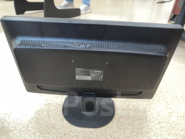 Philips. 21.5" ����