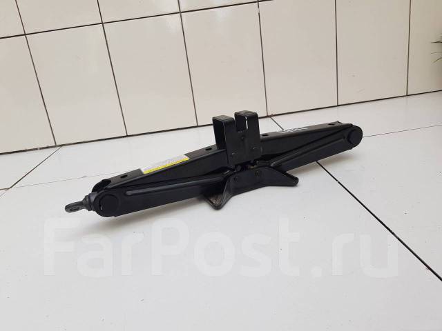 Домкрат джили атлас. Джили атлас домкрат. Органайзер для домкрат Джили Монжаро. Штатное место установки домкрата на Джили атлас про. Места под домкрат Джили атлас.