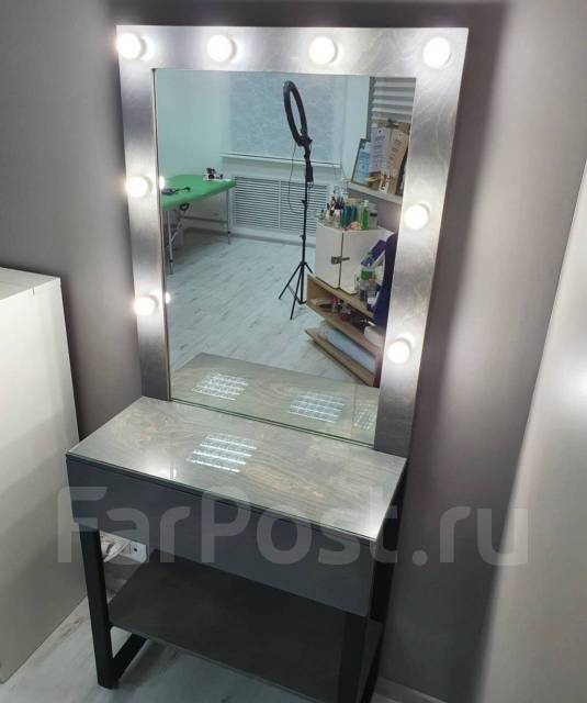 Стол Бровиста / Визажиста, б/у, в наличии. Цена: 18 000₽ во Владивостоке