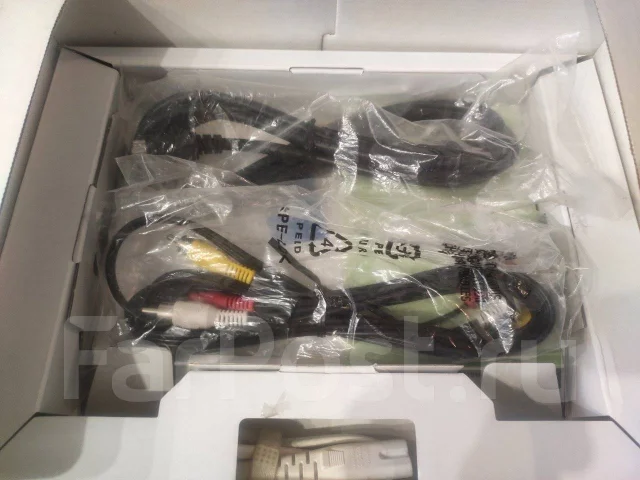 Asus Eee PC. 10", 900����, ��� 1024 ��, ���� 20���, WiFi: 1, Bluetooth: 1, ����������� �� 3��. ����