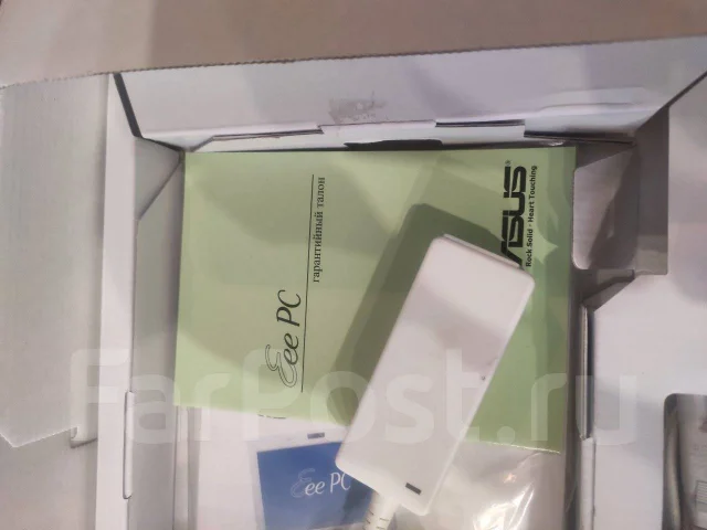 Asus Eee PC. 10", 900����, ��� 1024 ��, ���� 20���, WiFi: 1, Bluetooth: 1, ����������� �� 3��. ����