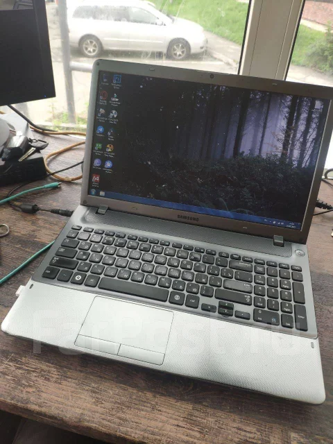 Samsung 350V5C. 2,5����, ��� 4 ��, ���� 500���, WiFi: 1, Bluetooth: 1, ����������� �� 4��. ����