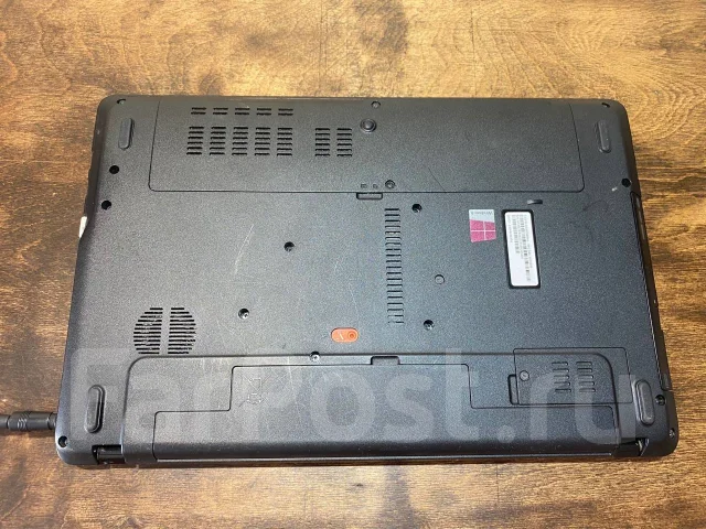 Acer Aspire E1-571G. 15.6", 2,6����, ��� 4 ��, ���� 500���, WiFi: 1, Bluetooth: 1, ����������� �� 2��. ����
