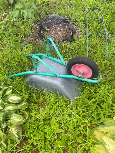 Продам тачку садовую, б/у, в наличии. Цена: 2 000₽ в Хабаровске