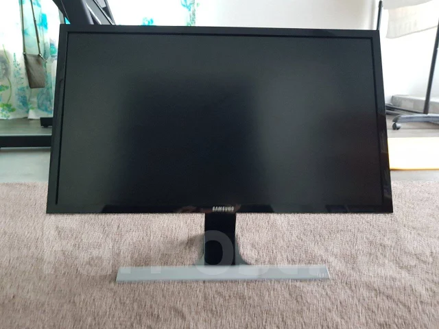 Samsung. 28", ���������� �� (LCD, LED, QLED) ����