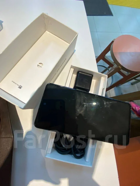 Samsung Galaxy A51. �/�, ������, 4G LTE, Dual-SIM, NFC ����