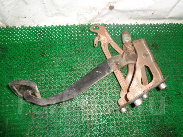 Проваливается педаль тормоза тойота хайлюкс - 84 фото