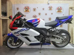 Honda CBR 1000RR Fireblade ����