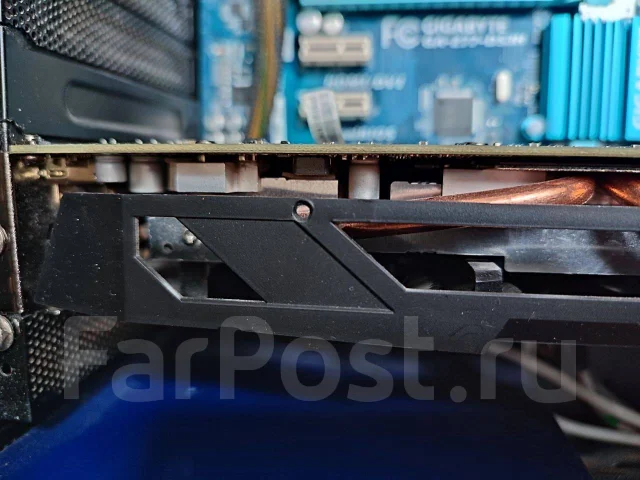 Radeon RX 590 ����