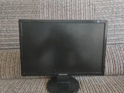 Samsung. 19", ���������� �� (LCD, LED, QLED) ����