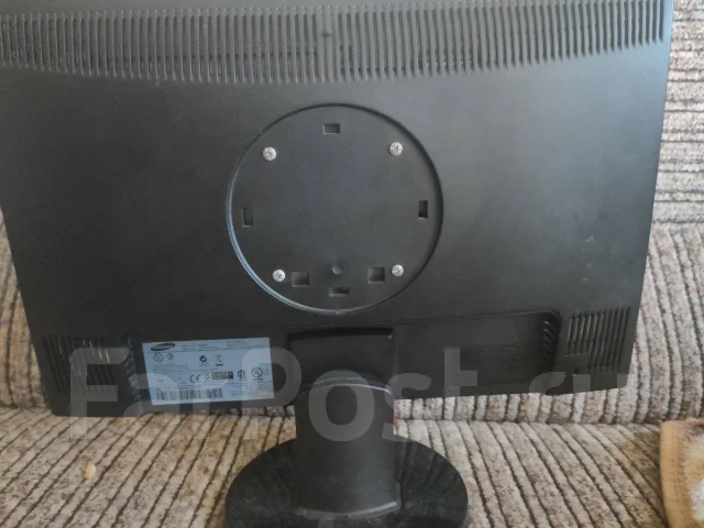 Samsung. 19", ���������� �� (LCD, LED, QLED) ����