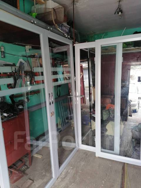 Продам алюминиевые двери, б/у, в наличии. Цена: 4 500₽ в Хабаровске