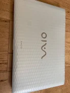 Sony VAIO VPC-EH3F1R. 15.5", 2,2����, ��� 4 ��, ���� 320���, WiFi: 1, Bluetooth: 1, ����������� �� 5��. ����