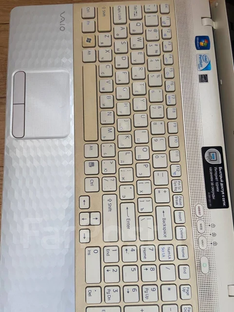 Sony VAIO VPC-EH3F1R. 15.5", 2,2����, ��� 4 ��, ���� 320���, WiFi: 1, Bluetooth: 1, ����������� �� 5��. ����