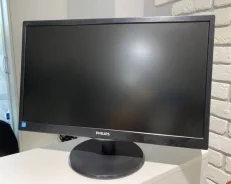 Philips. 21.5" ����