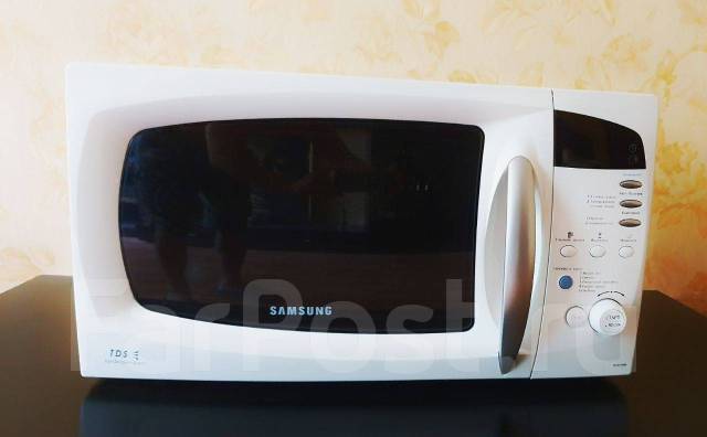 Продам б/у микроволновку Samsung - Микроволновые печи во Владивостоке