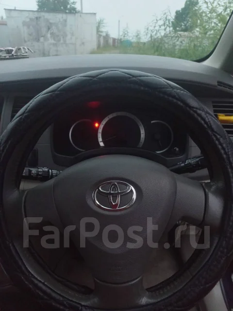 Toyota Isis. �������, ��������, 1.8 (132��.�.), ������, 200 000����. �� ����