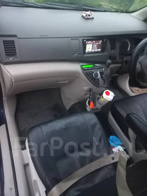 Toyota Isis. �������, ��������, 1.8 (132��.�.), ������, 200 000����. �� ����