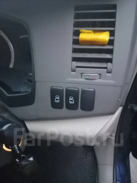 Toyota Isis. �������, ��������, 1.8 (132��.�.), ������, 200 000����. �� ����