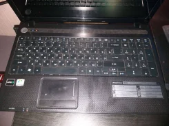 eMachines E442. 15.6", 2,3����, ��� 4 ��, ���� 250���, WiFi, Bluetooth, ����������� �� 1��. ����