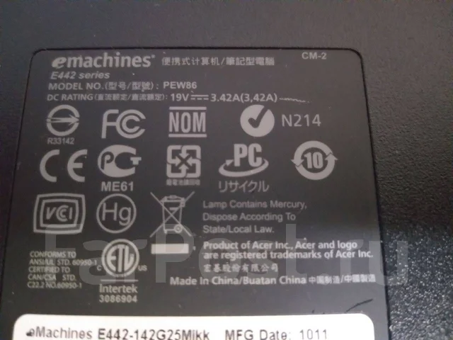 eMachines E442. 15.6", 2,3����, ��� 4 ��, ���� 250���, WiFi: 1, Bluetooth: 1, ����������� �� 1��. ����