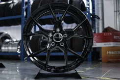 Pegasus Makstton FF-101. 8.0x18", 5x112, ET35, �� 66,6���. ����