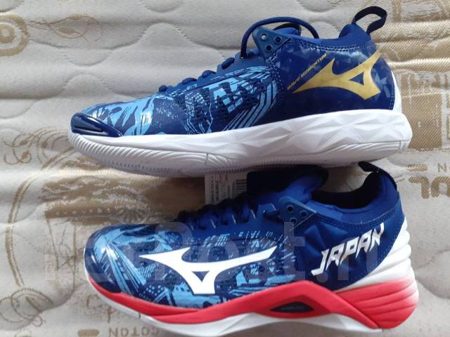 Кроссовки волейбольные Mizuno Wave Momentum эксклюзивной расцветки ...