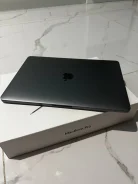 Apple MacBook Pro 13. 13.3", ��� 8 ��, ���� 512���, WiFi: 1, Bluetooth: 1, ����������� �� 12��. ����
