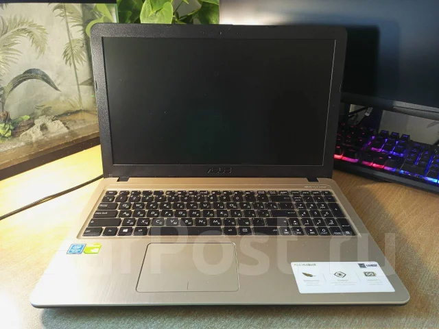 Asus VivoBook D540MB. 15.6", 2,7����, ��� 4 ��, ���� 500���, WiFi: 1, Bluetooth: 1, ����������� �� 9��. ����