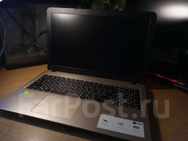 Asus VivoBook D540MB. 15.6", 2,7����, ��� 4 ��, ���� 500���, WiFi: 1, Bluetooth: 1, ����������� �� 9��. ����