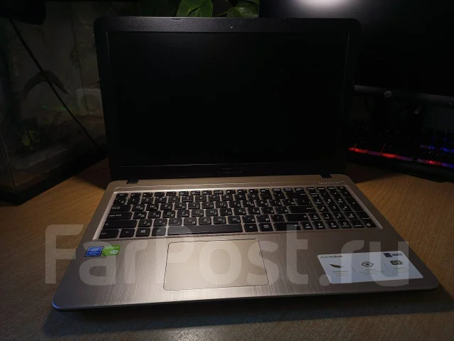 Asus VivoBook D540MB. 15.6", 2,7����, ��� 4 ��, ���� 500���, WiFi: 1, Bluetooth: 1, ����������� �� 9��. ����