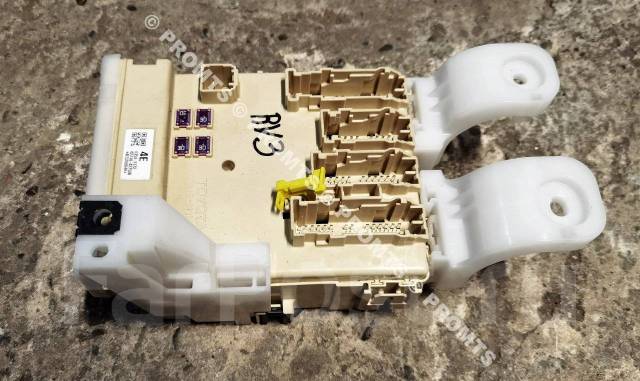 Блок предохранителей в салоне Toyota RAV4 купить в Москве по цене: 990 ₽ объяв