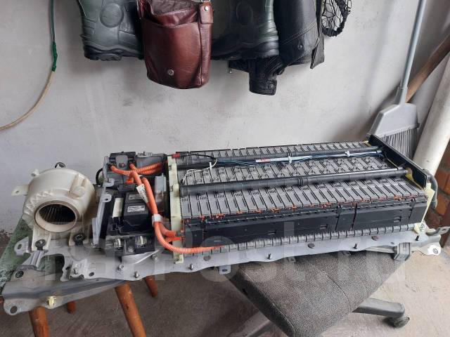 Battery toyota prius 1 gen 199. Батарея приус 20. Аккумулятор для toyota камри 40 гибрид. Как открыть заднюю дверь на тойота приус без аккумулятора. Тойота приус батарея ввб.