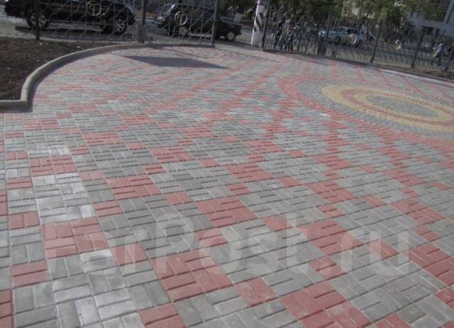 Рисунки укладки тротуарной плитки из красного и серого цвета фото