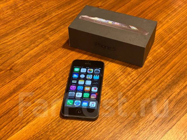 Коробка от iPhone 5S с изображением биометрического датчика