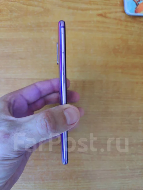 Xiaomi Mi9. �/�, �������, 4G LTE, Dual-SIM, NFC ����