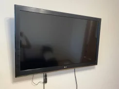 LG 42CS560. LED ����