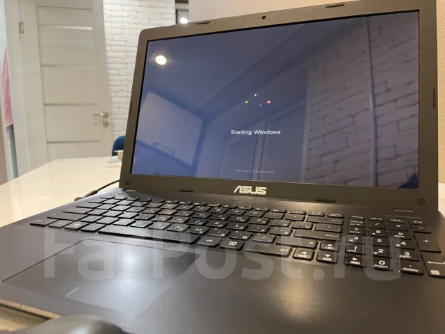 Asus X551CA. 15.6", WiFi: 1, Bluetooth: 1 ����