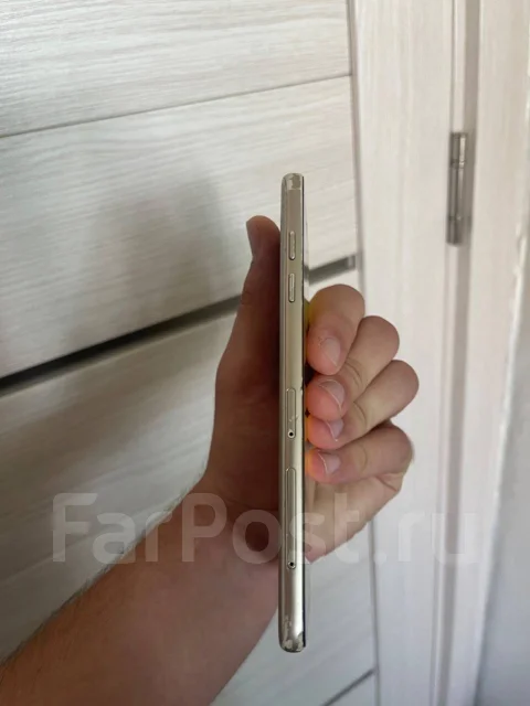 Samsung Galaxy J8. �/�, �������, 4G LTE ����